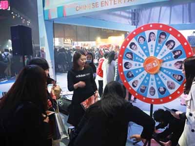 Diy-Prize-Wheel-Carnival-Game-Booth